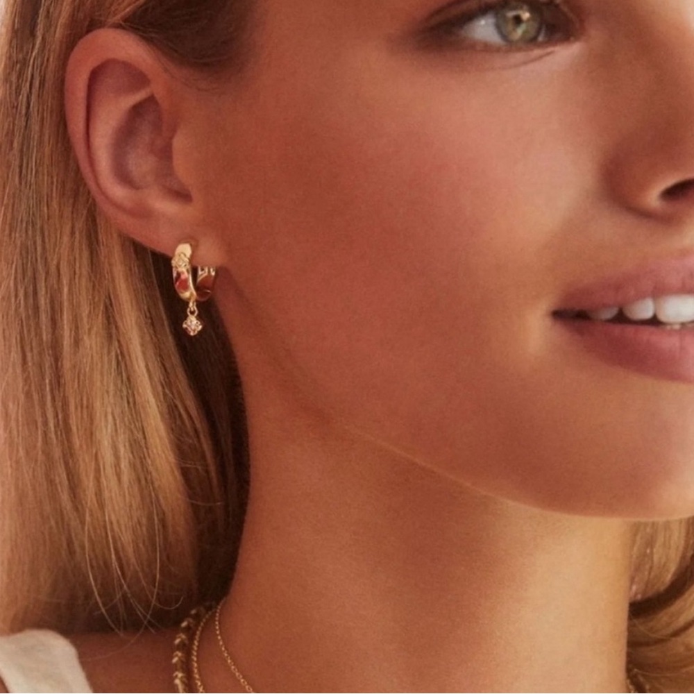 Kendra Scott Joelle Huggies